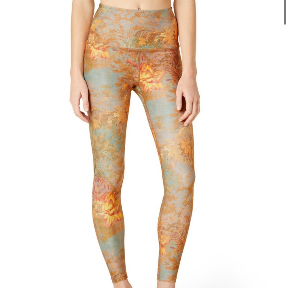 NWOT Beyond Yoga L Light High Waisted Midi Legging Wallpaper Floral Smooth